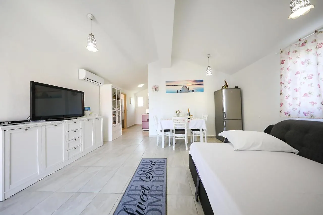 Holiday Home Ana Poljana  0*, Poljana (Ugljan) Croatia